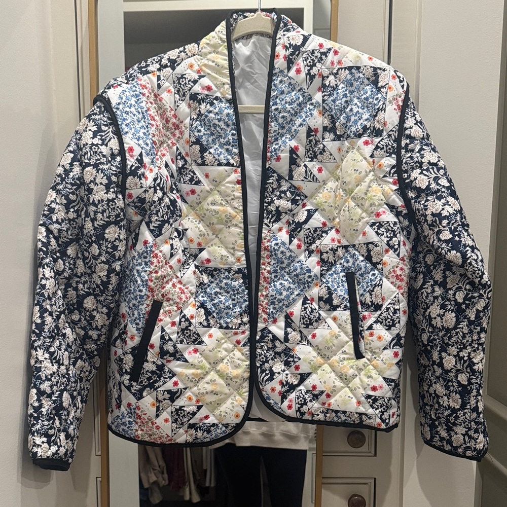 Quilted jacket/vest.